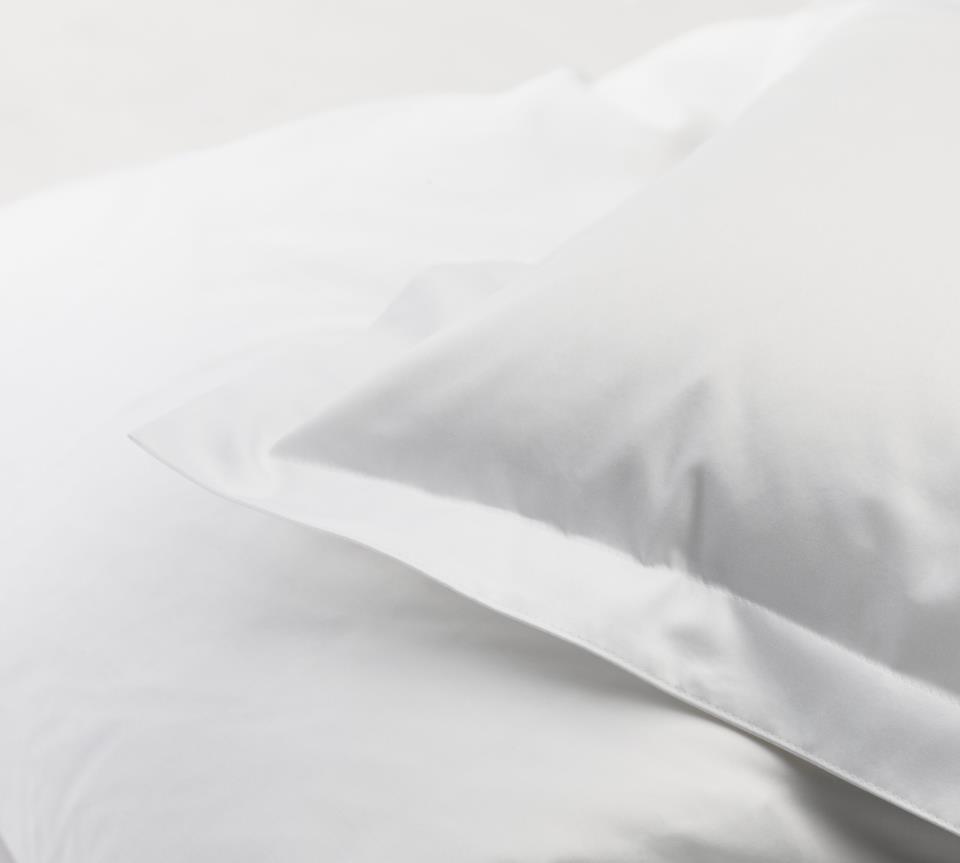 Σετ λευκών ειδών DUX από σατέν λευκό απλό